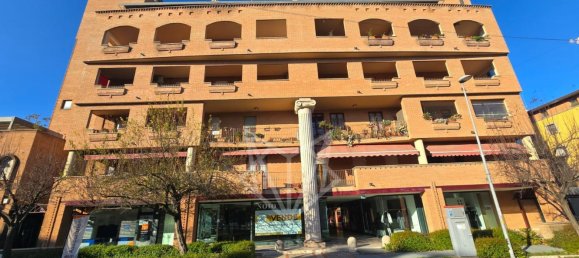 Gewerbliche Immobilie in Bastia Umbra, Italy 278m², Nr. 102118 2