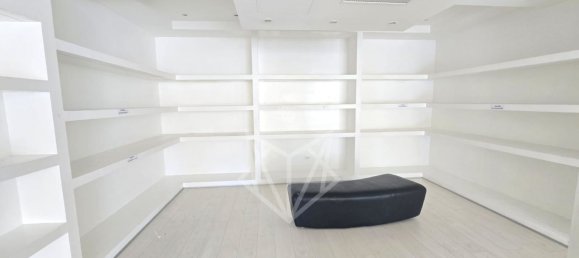 Gewerbliche Immobilie in Bastia Umbra, Italy 278m², Nr. 102118 12