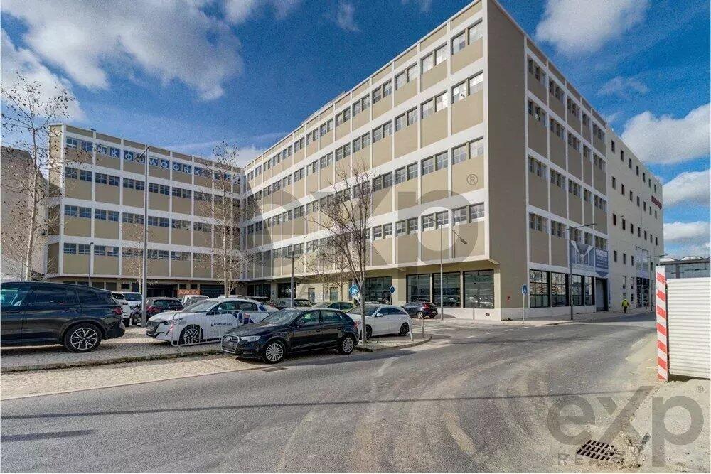 831m² Warehouse in Lisbon, Portugal No. 295390
