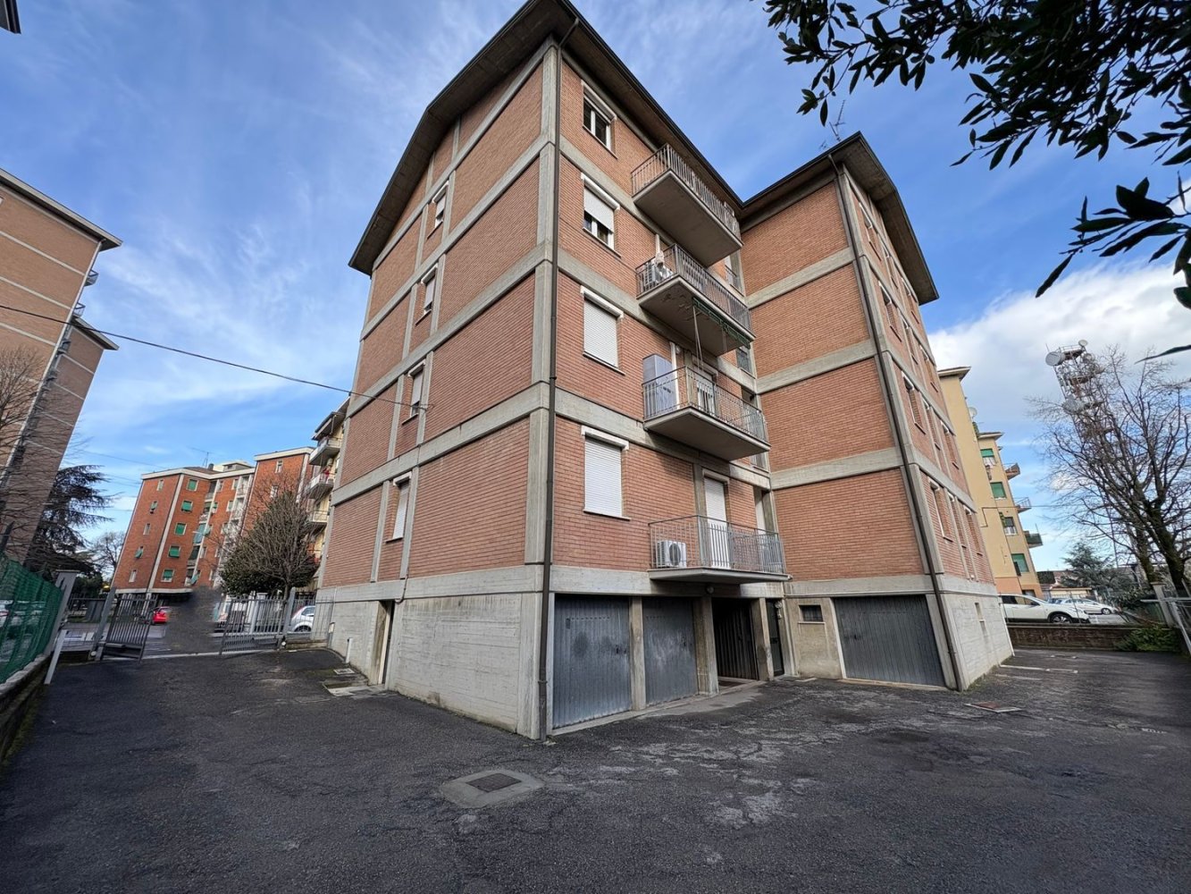 7 bedrooms Apartment in Reggio Emilia, Italy No. 325250