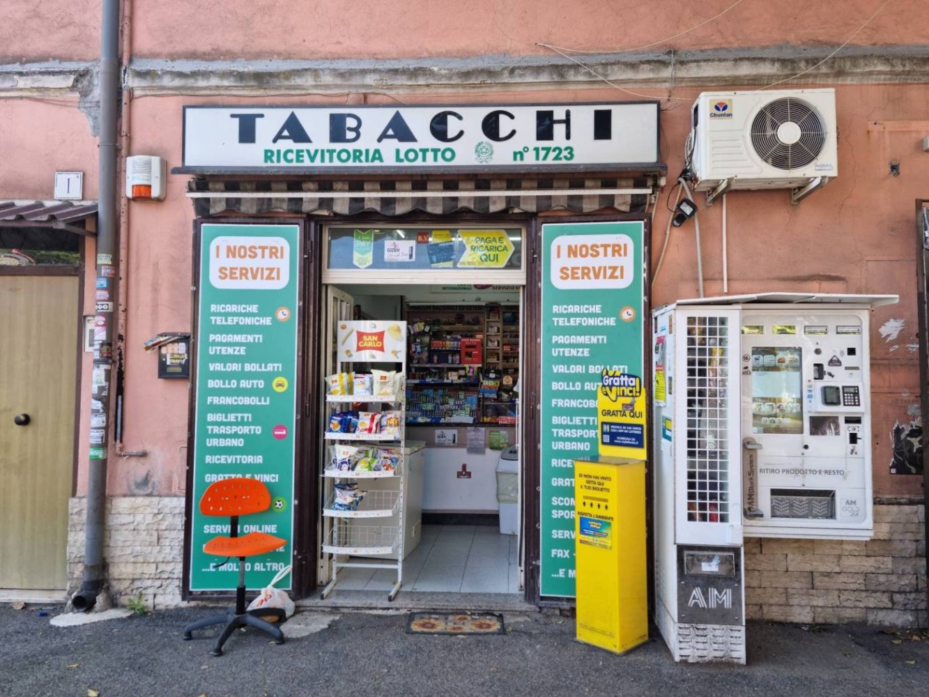 1 room Commercial property in Rome, Italy No. 198950