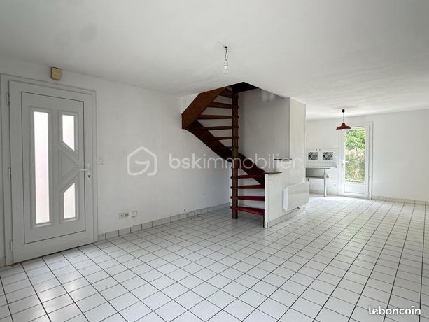 2 bedrooms House in Chatellerault, France No. 313680