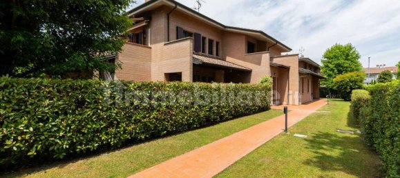 3 bedrooms Villa in Argelato, Italy No. 340720 2