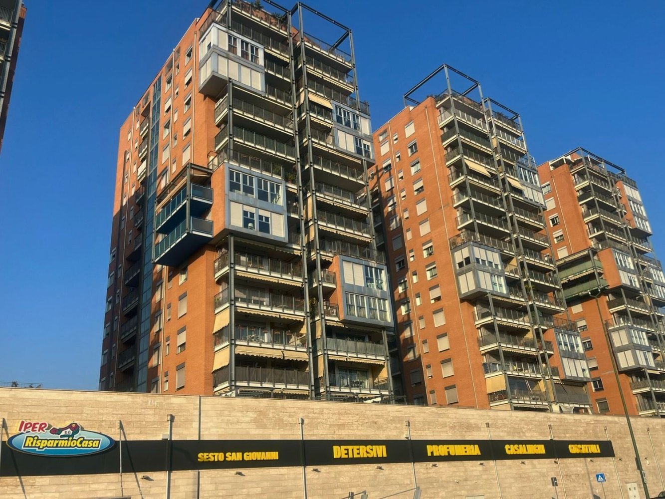 3غرفة شقة في Sesto San Giovanni, Italy رقم 5470