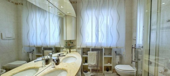 3 bedrooms Apartment in Florence, Italy No. 265821 2