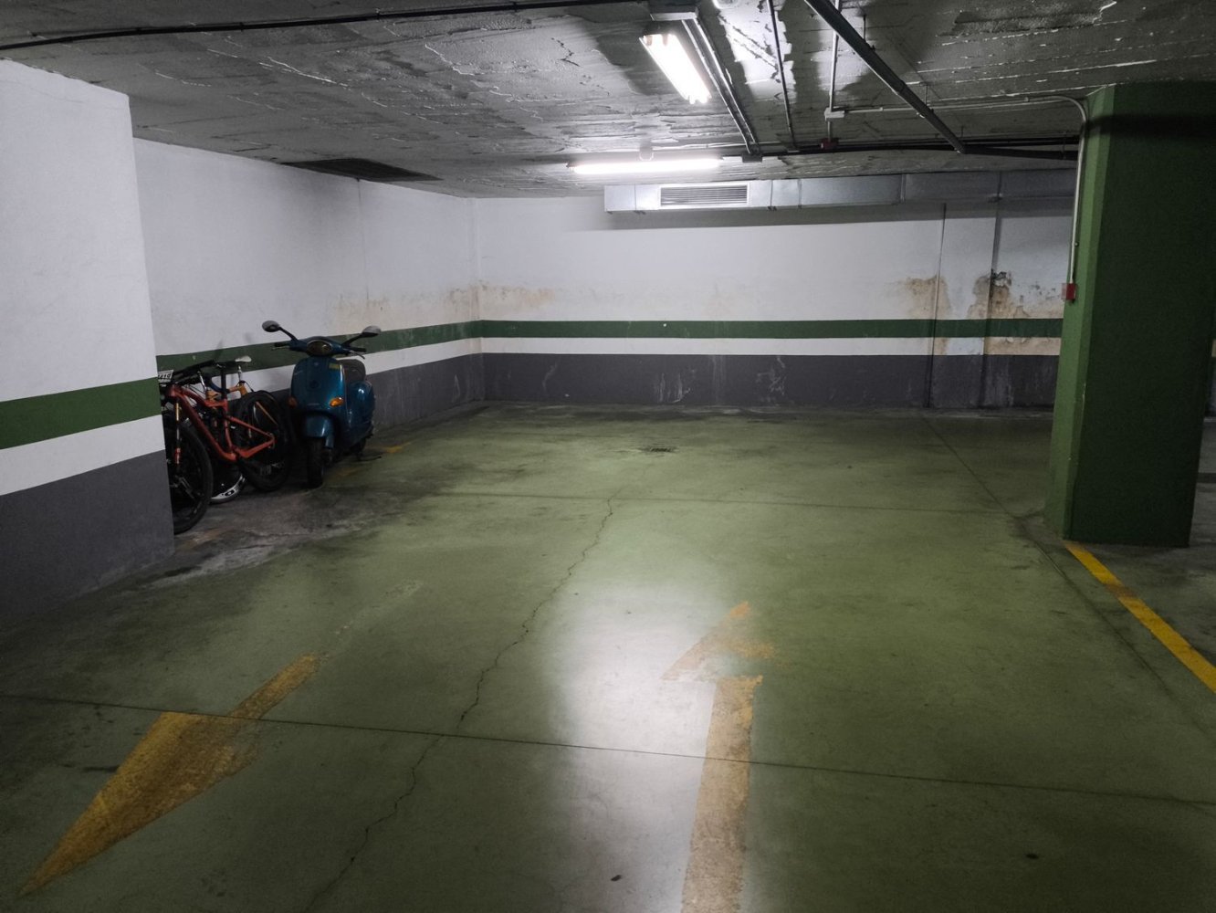  مرآب في Ceuta, Spain 2متر مربع رقم 183196