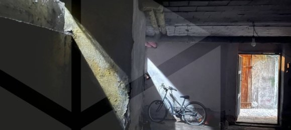 35m² Warehouse in Milan, Italy No. 242072 3