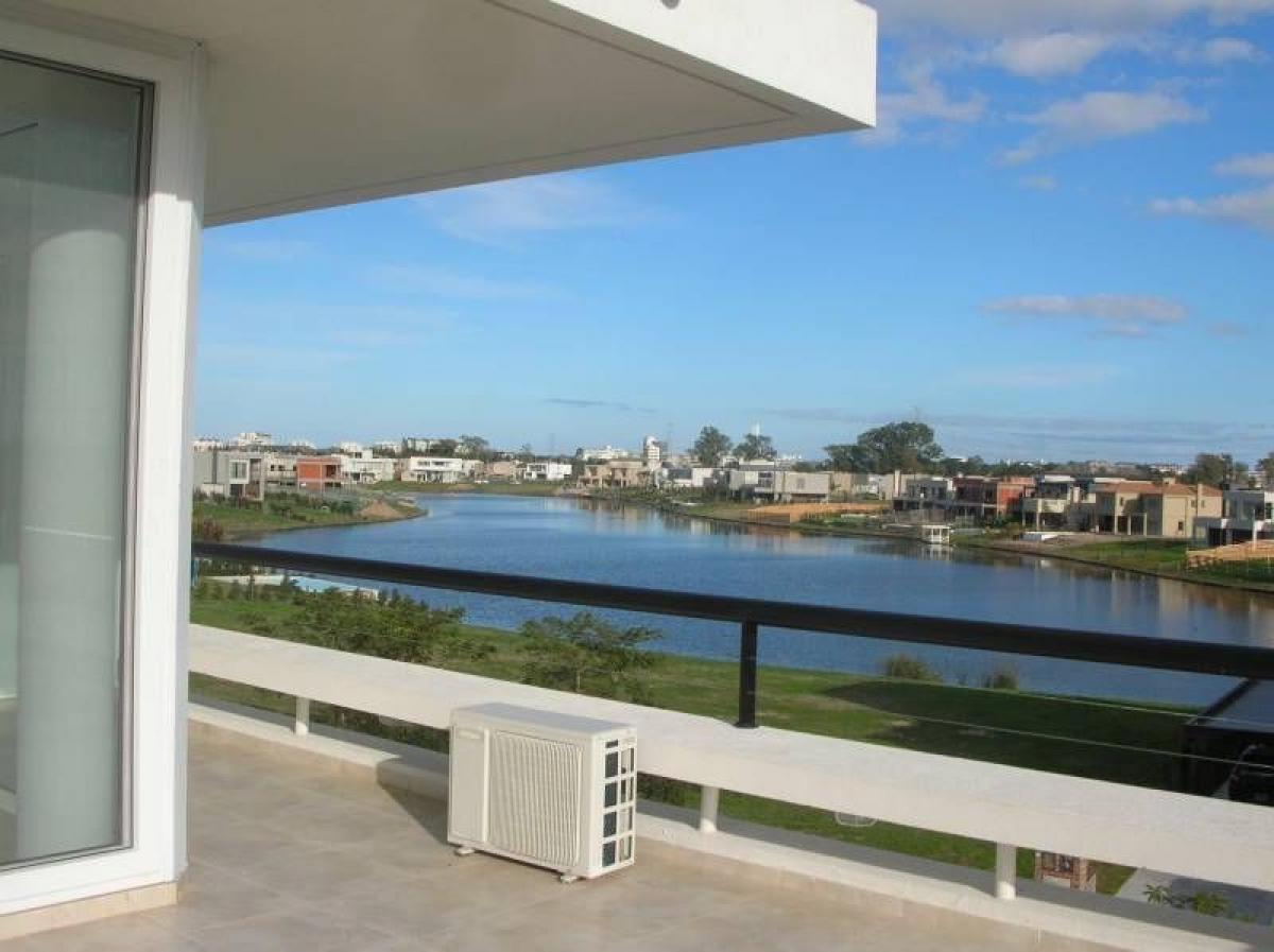 Casa de 4 dormitorios en Tigre, Argentina No. 60661