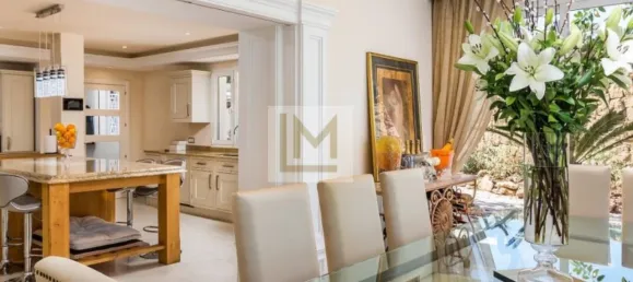 5 bedrooms Villa in Estepona, Spain No. 108986 10