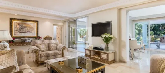 5 bedrooms Villa in Estepona, Spain No. 108986 6