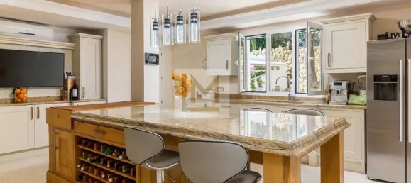 5 bedrooms Villa in Estepona, Spain No. 108986 12