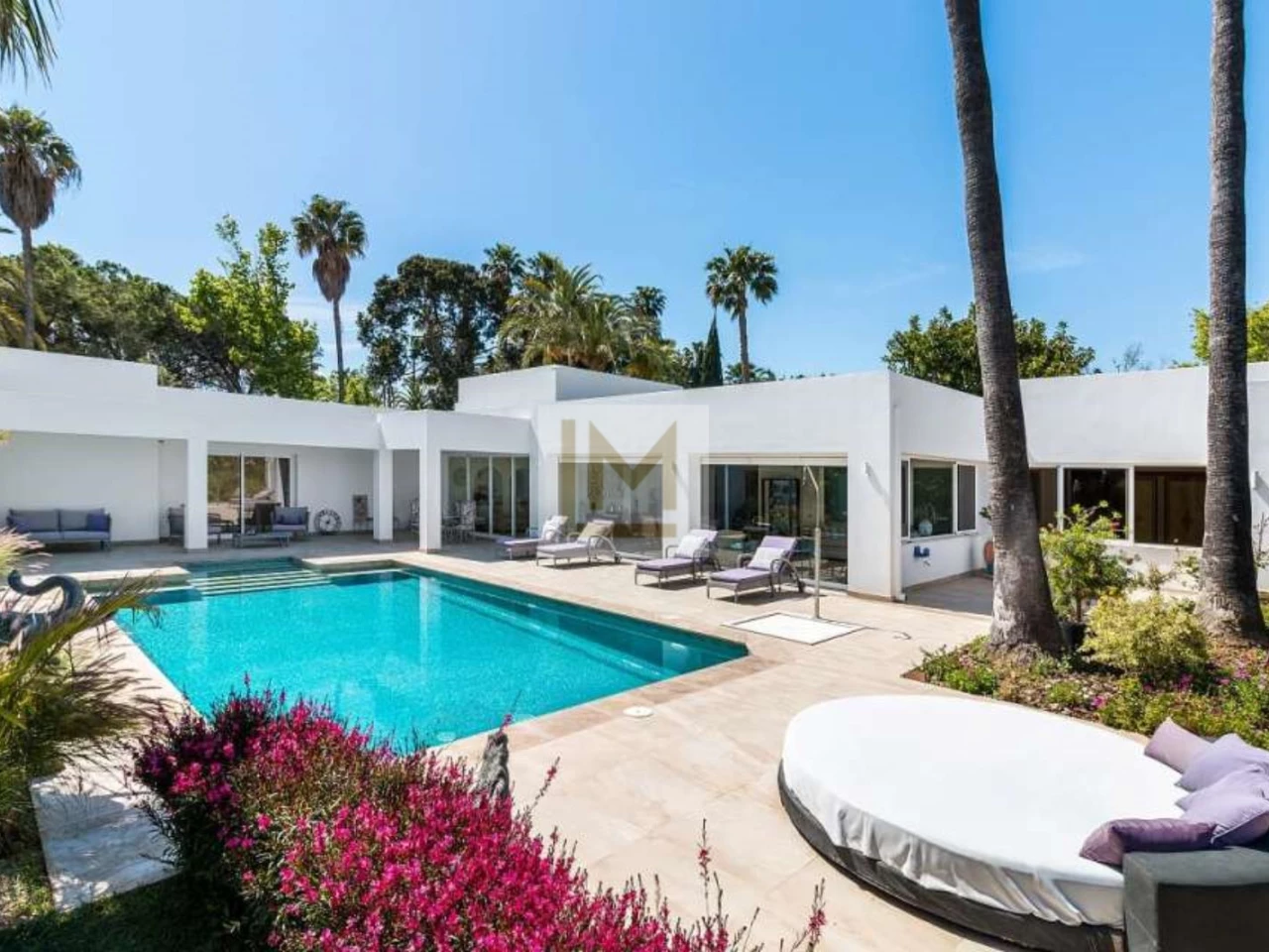 5 bedrooms Villa in Estepona, Spain No. 108986