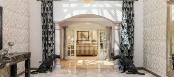 5 bedrooms Villa in Estepona, Spain No. 108986 4