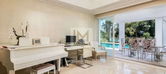 5 bedrooms Villa in Estepona, Spain No. 108986 9