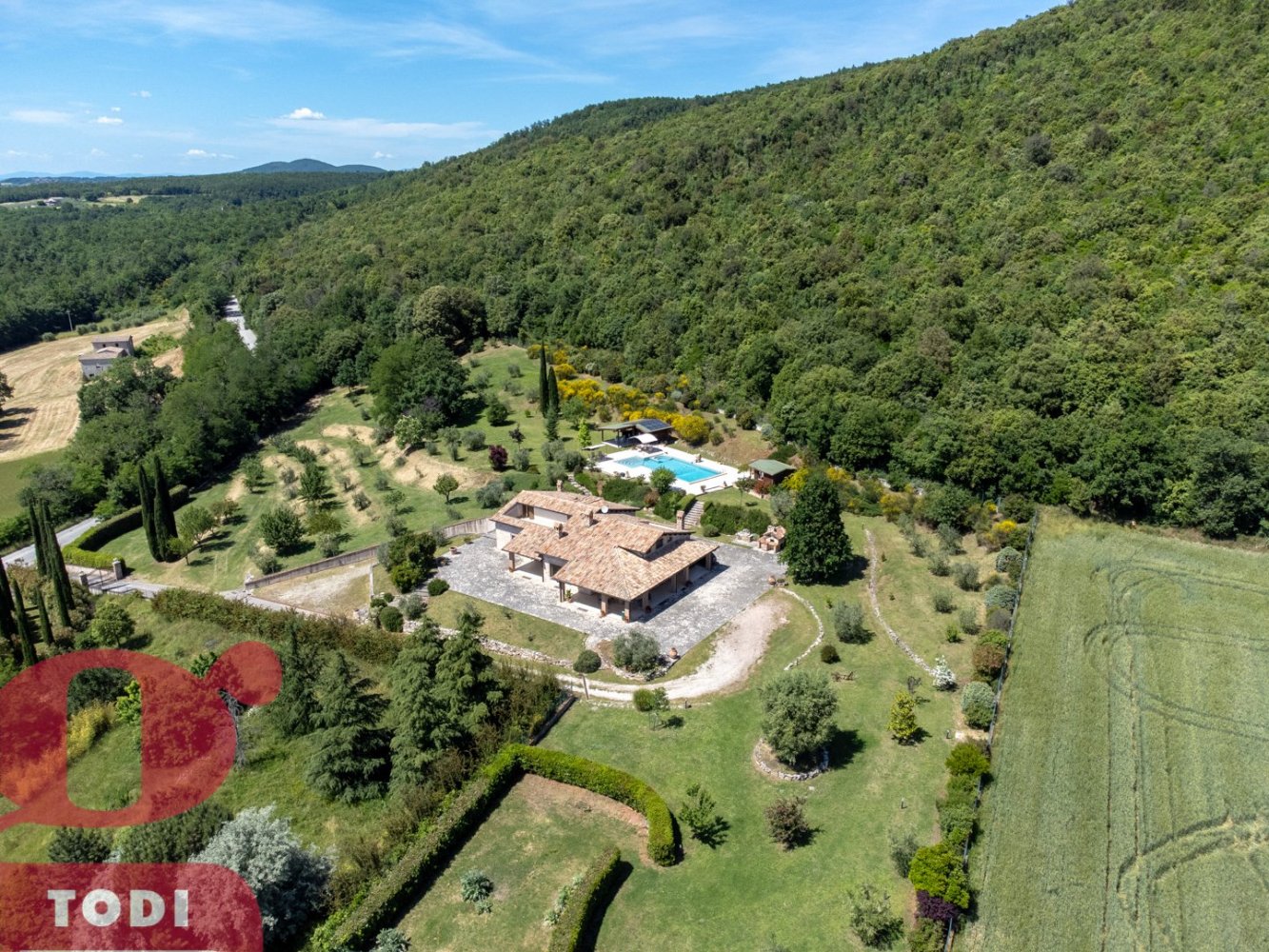 Villa T4 em Massa Martana, Italy N.º 358185