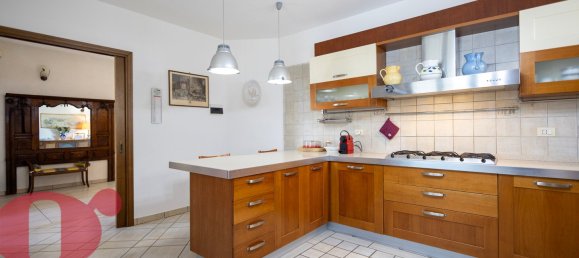 Villa T4 em Massa Martana, Italy N.º 358185 41