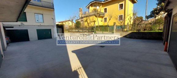 3غرفة شقة في Brescia, Italy رقم 13172 13