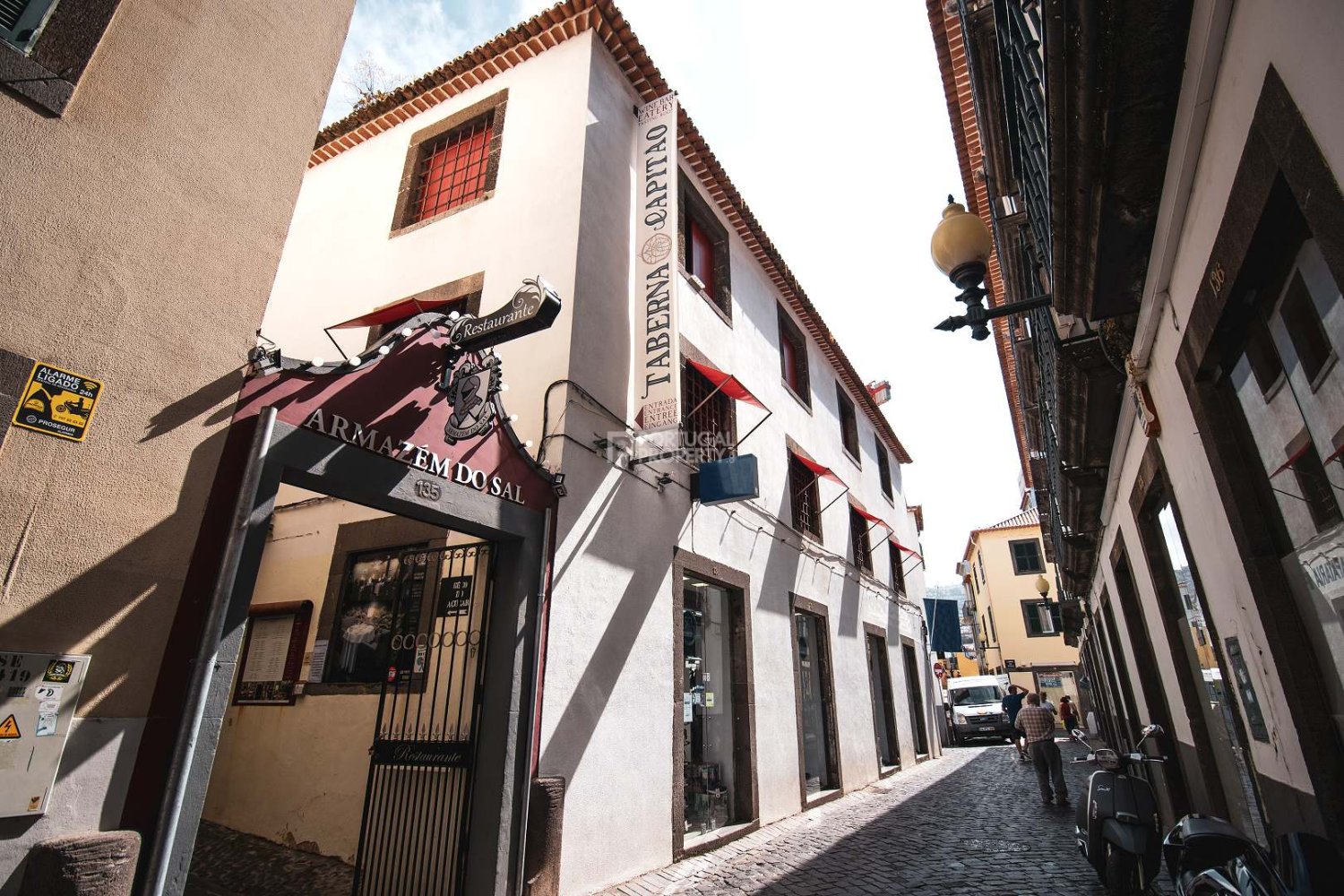 400m² Building in Funchal, Portugal No. 140726