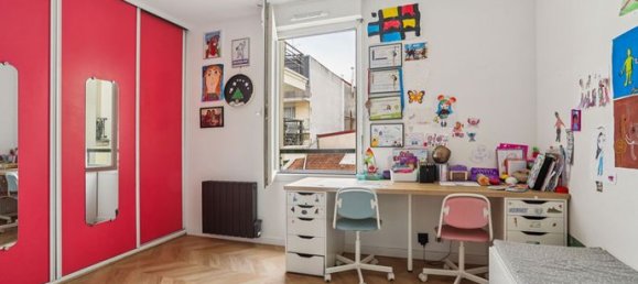 3 bedrooms Apartment in Les Lilas, France No. 356416 8