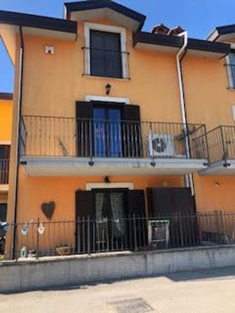 6 rooms House in L'Aquila, Italy No. 254910
