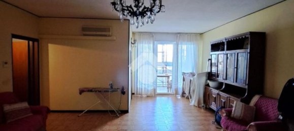 3 bedrooms Apartment in Modena, Italy No. 85795 3