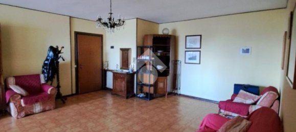 3 bedrooms Apartment in Modena, Italy No. 85795 8