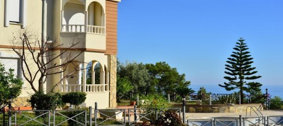 Villa de 3+1 en Incekum, Turkey No. 8489 7