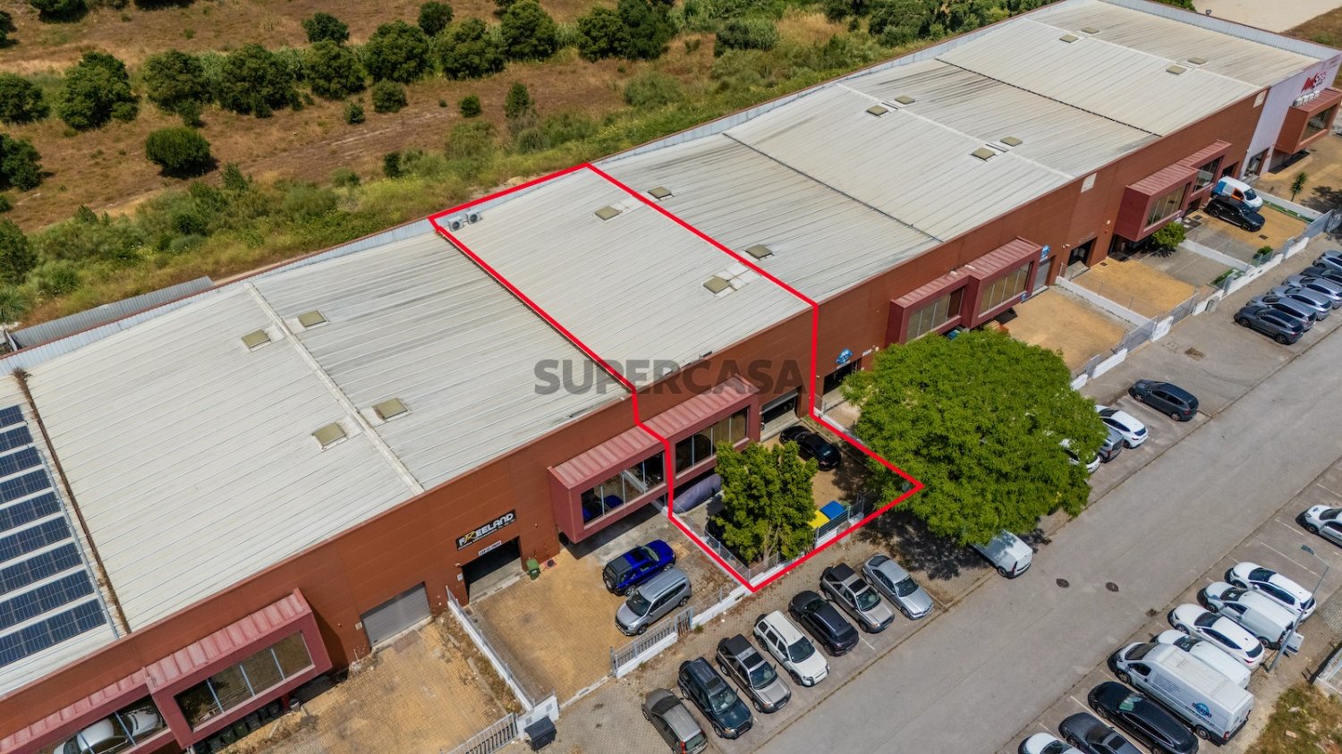 Entrepôt à Seixal, Portugal 680m² No. 350756