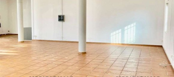 215m² Commercial property in Gallipoli, Italy No. 77813 11