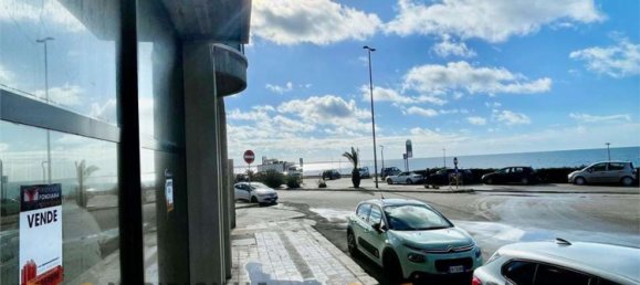 215m² Commercial property in Gallipoli, Italy No. 77813 9