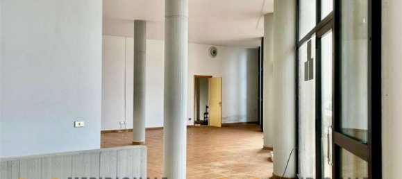 215m² Commercial property in Gallipoli, Italy No. 77813 6