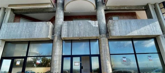 215m² Commercial property in Gallipoli, Italy No. 77813 2