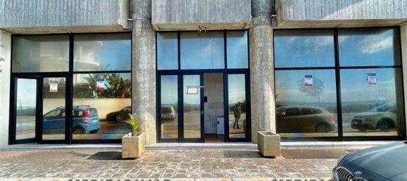 215m² Commercial property in Gallipoli, Italy No. 77813 18