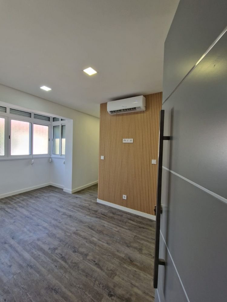 3 bedrooms Apartment in Odivelas, Portugal No. 276294