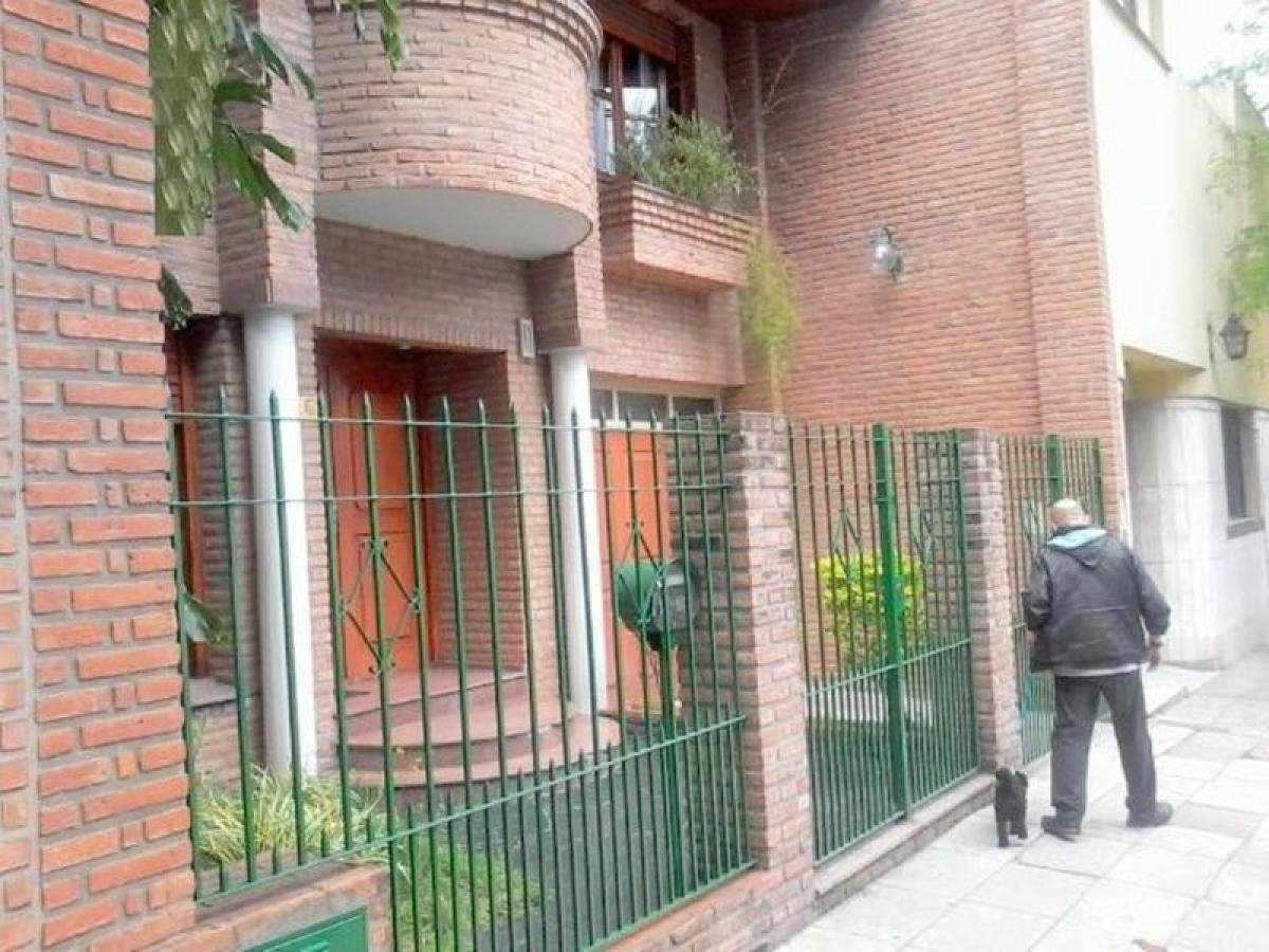 Casa de 5 dormitorios en Buenos Aires, Argentina No. 71699