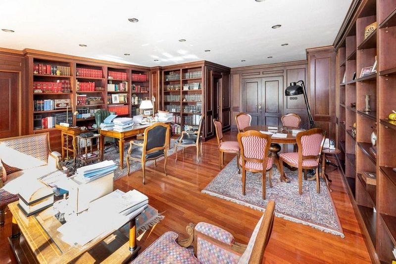 200m² Office in Granada, Spain No. 228615