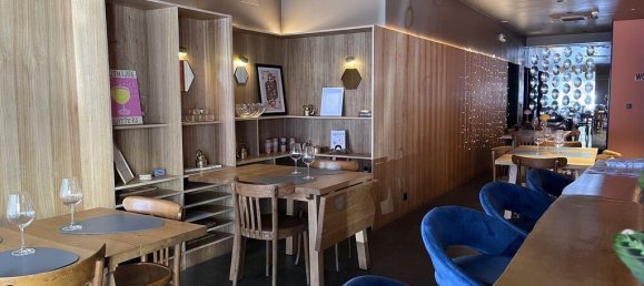 86m² Commercial property in Lisbon, Portugal No. 12988 2