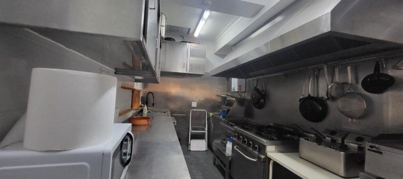 86m² Commercial property in Lisbon, Portugal No. 12988 15