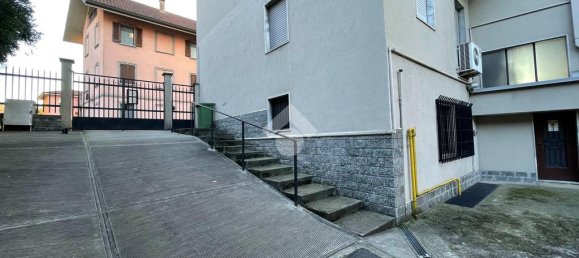 Склад с 1 комнатой в Бусто Арсицио, Италия № 122300 2