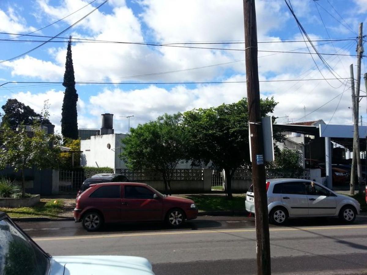 2 bedrooms House in Almirante Brown, Argentina No. 69184