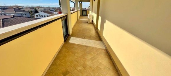 2-salle Appartement à Borgo Virgilio, Italy No. 3017 6