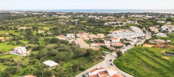 3 bedrooms Townhouse in Ferreiras, Portugal No. 198790 2