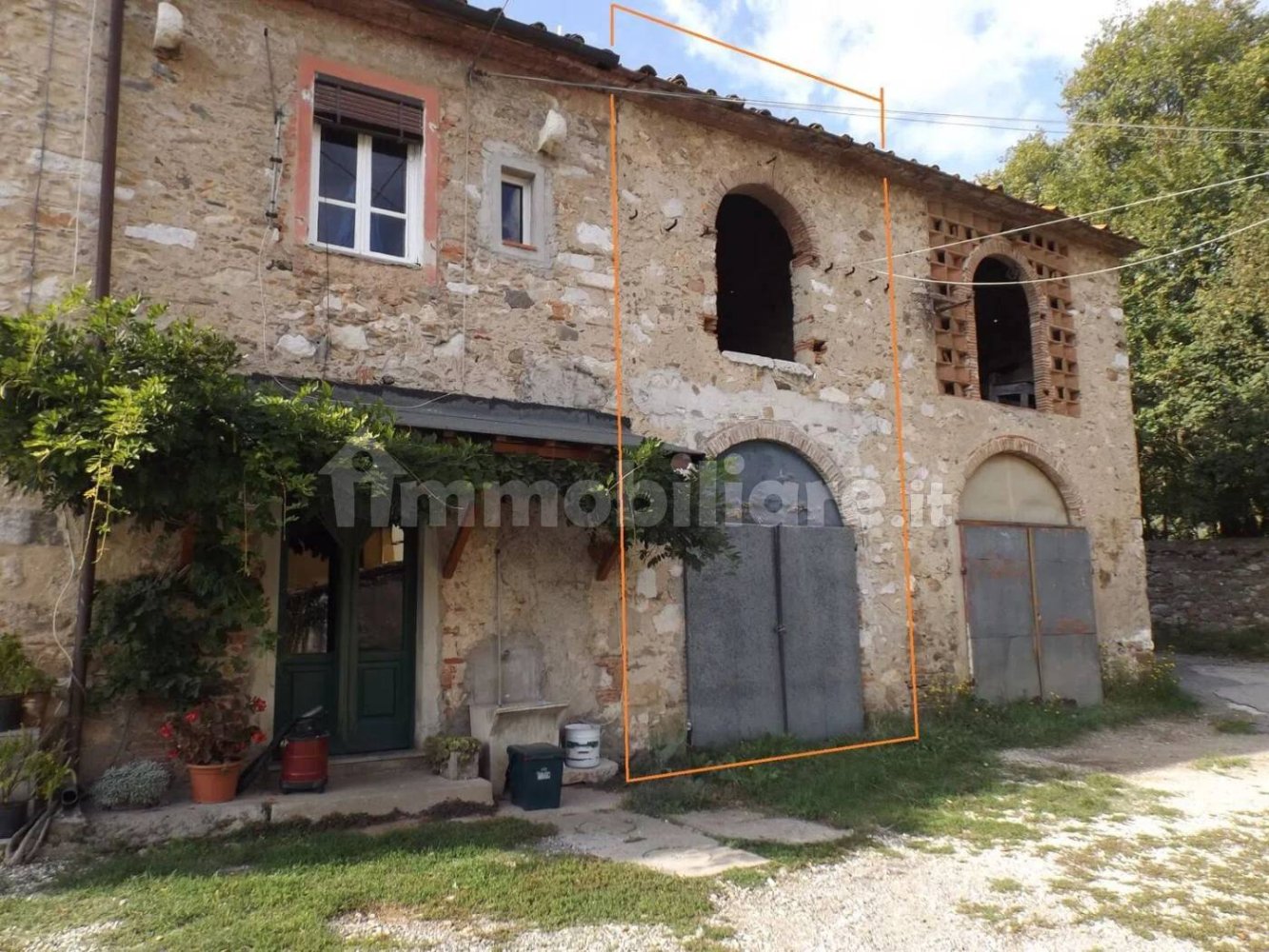 2 bedrooms House in Lucca, Italy No. 330071