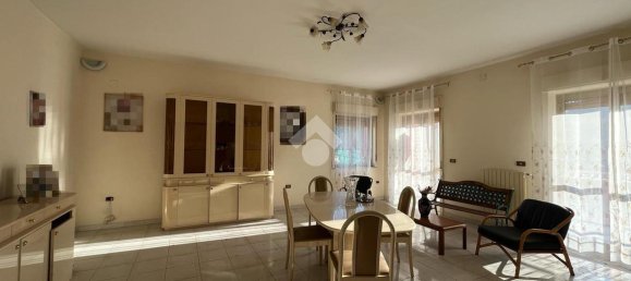 5 rooms Apartment in Pozzuoli, Italy No. 28203 4