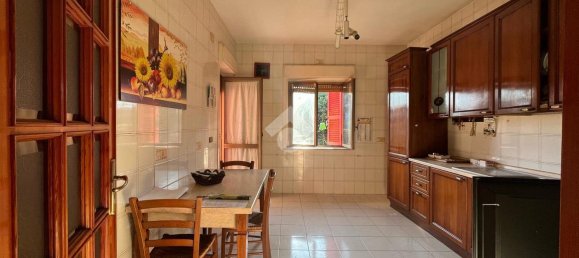 5 rooms Apartment in Pozzuoli, Italy No. 28203 6