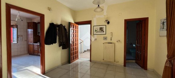 5 rooms Apartment in Pozzuoli, Italy No. 28203 9
