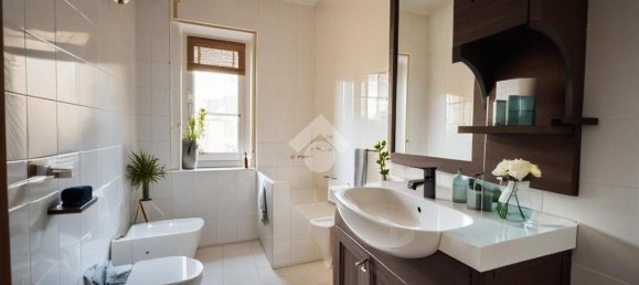 5 rooms Apartment in Pozzuoli, Italy No. 28203 28