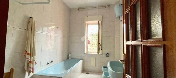 5 rooms Apartment in Pozzuoli, Italy No. 28203 15