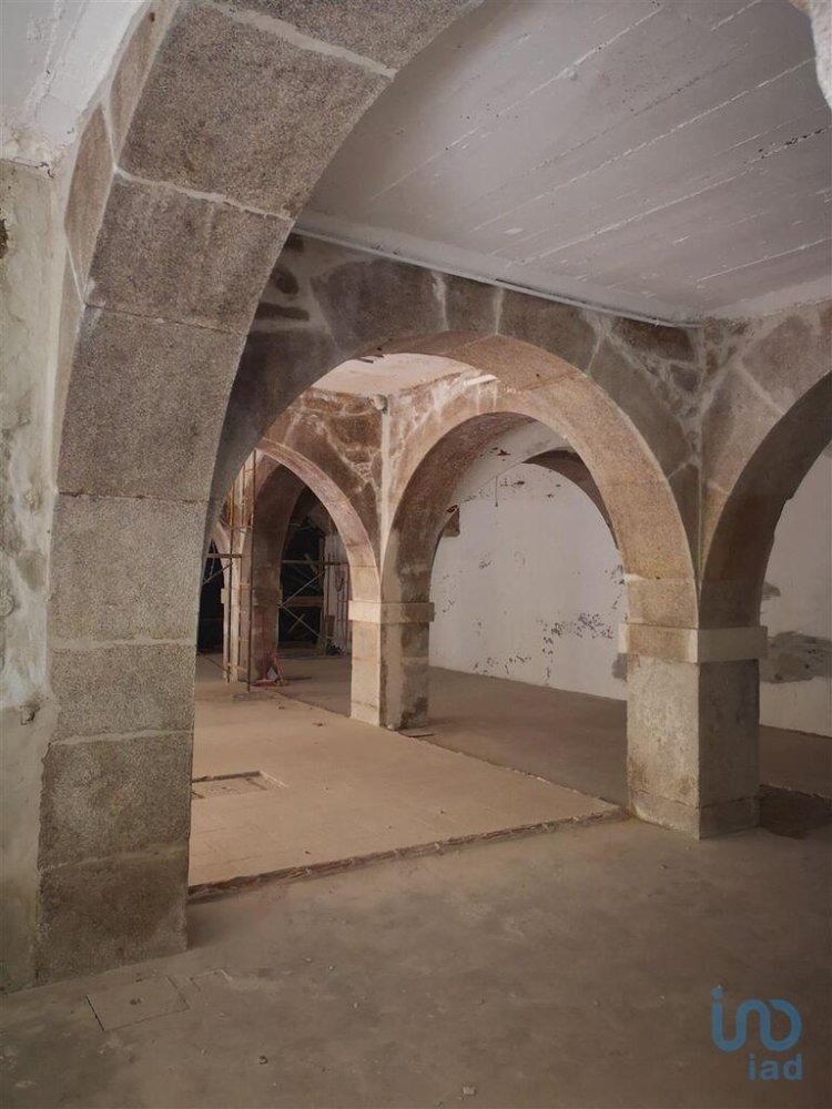 488m² Commercial property in Porto, Portugal No. 98226