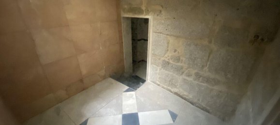 488m² Commercial property in Porto, Portugal No. 98226 10